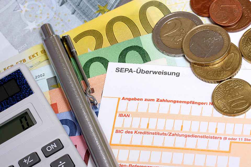 Foto: Erlagschein und Münzen