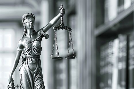 © Png - Video - Photo - stock.adobe.com Foto: Statue von Justitia